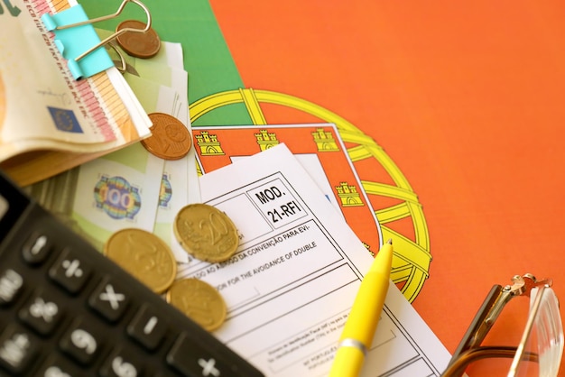 An infographic comparing the Child Tax Credit amounts and eligibility criteria from 2021 to the current year, highlighting key differences and potential changes for 2025.