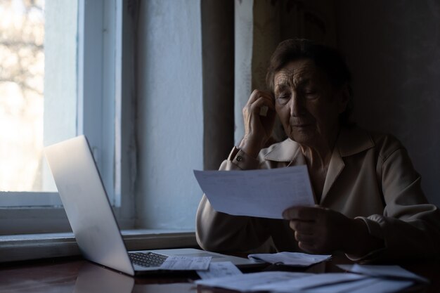 Recognize Financial Burnout: 5 Key Warning Signs & Recovery