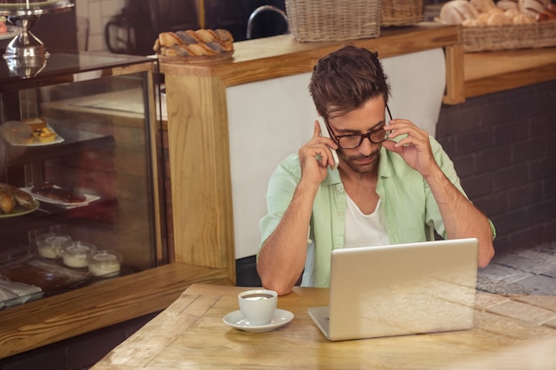 Financial Health for Freelancers: Manage Income Fluctuations & Stress