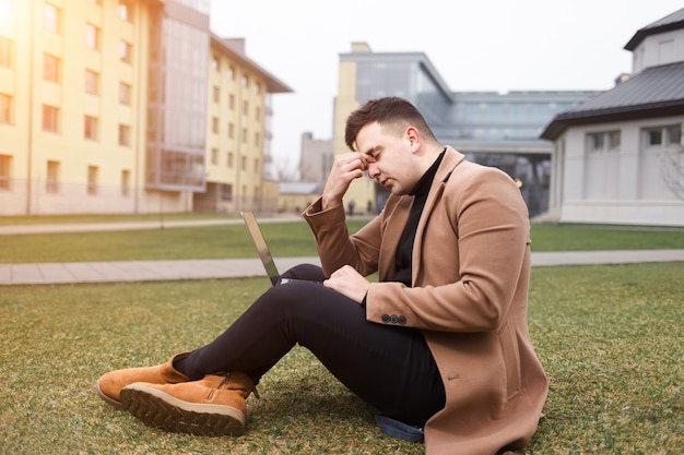 Mental Health & Financial Well-being: Your 2025 Guide